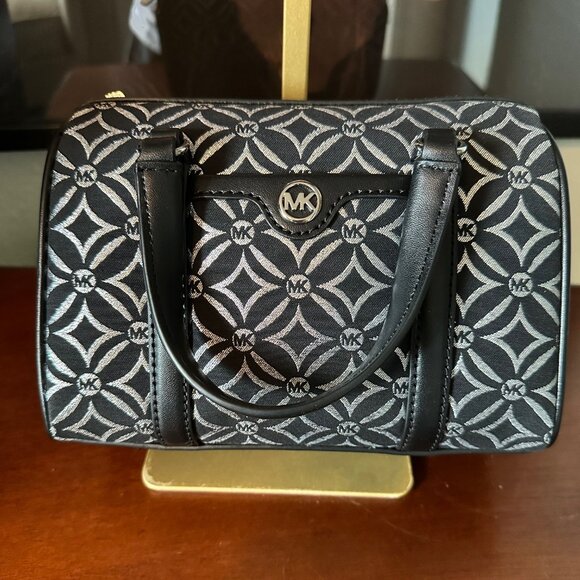 Michael Kors Jet Set Travel Small Duffle Bag - NWT - Picture 1 of 7
